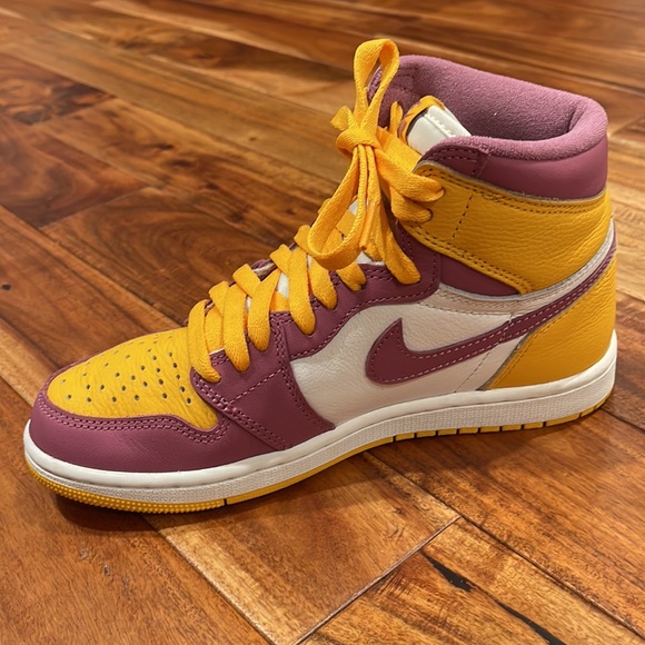 Air Jordan 1 Retro High OG - Picture 4 of 10